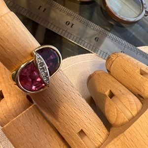 18 KGE ring Vintage 1970s Multi Faceted  Deep purple & Pink Gemstones